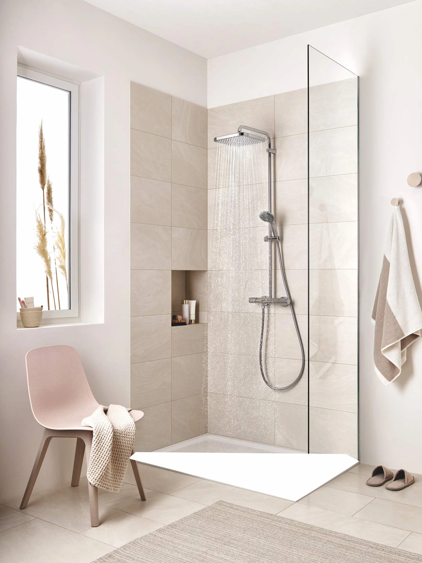 GROHE Vitalio Comfort 250 - głowica prysznicowa 1 rodzaj strumienia (9,5 l/min uchwyt stały przepływ, system odkamieniający, przegub kulowy z kątem obrotowym, chromowana powierzchnia), chrom, 26695000